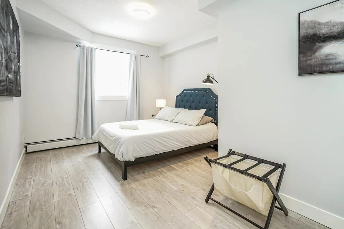 New Cozy 2 Bedrooms Condo W Parking Calgary 0*,  Canada